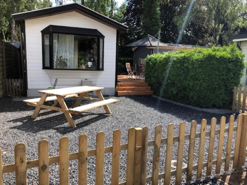 Heerlijk Vakantiehuisje In พุทเทิน ภายนอก รูปภาพ